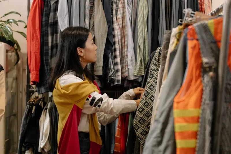 Corporate Ghosts: Why the Dead Brands on Your Thrift Rack Are the Most Honest Thing in Your Closet