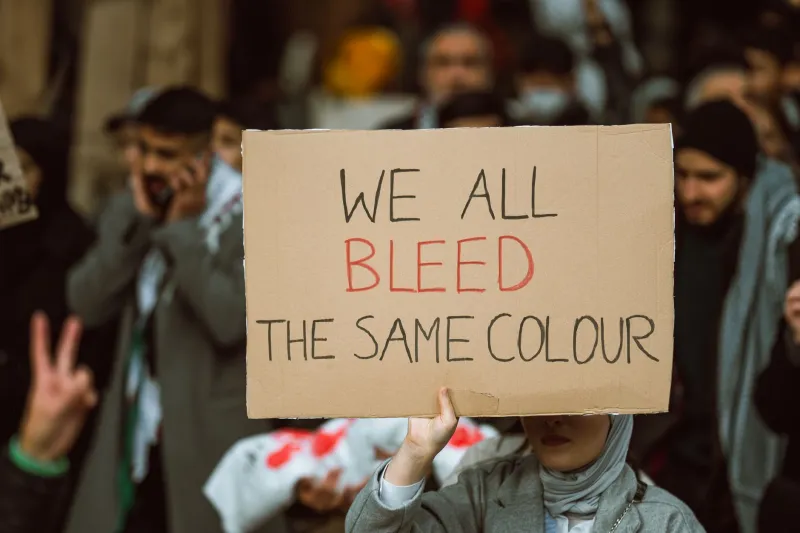 When the Uniform Eats Itself: The Politics of Dressing Like Everyone and No One
